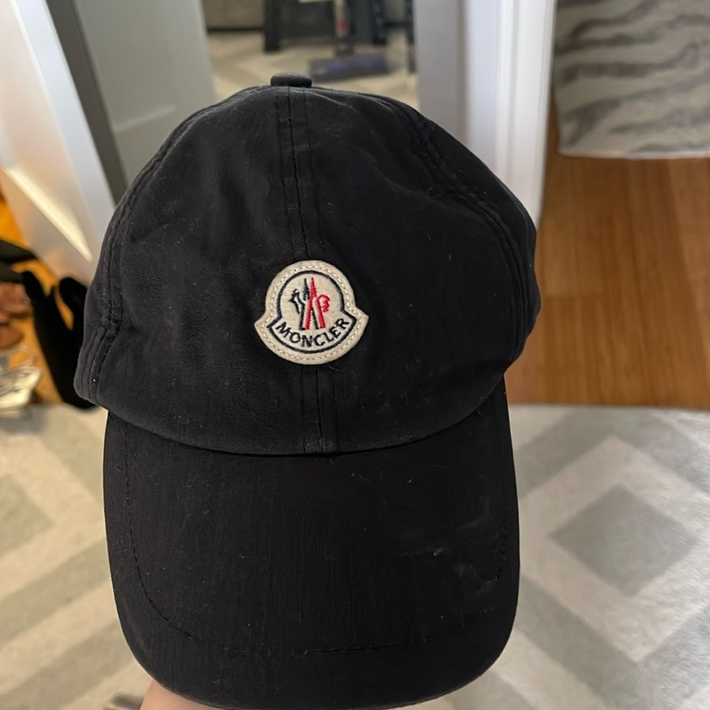 Black moncler baseball hat